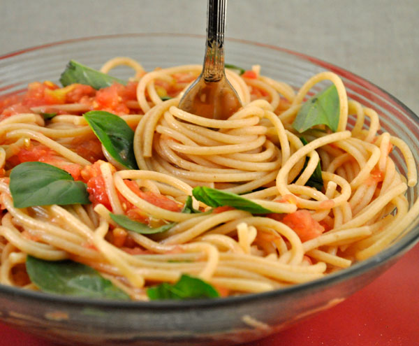 pasta with fresh tomato sauce